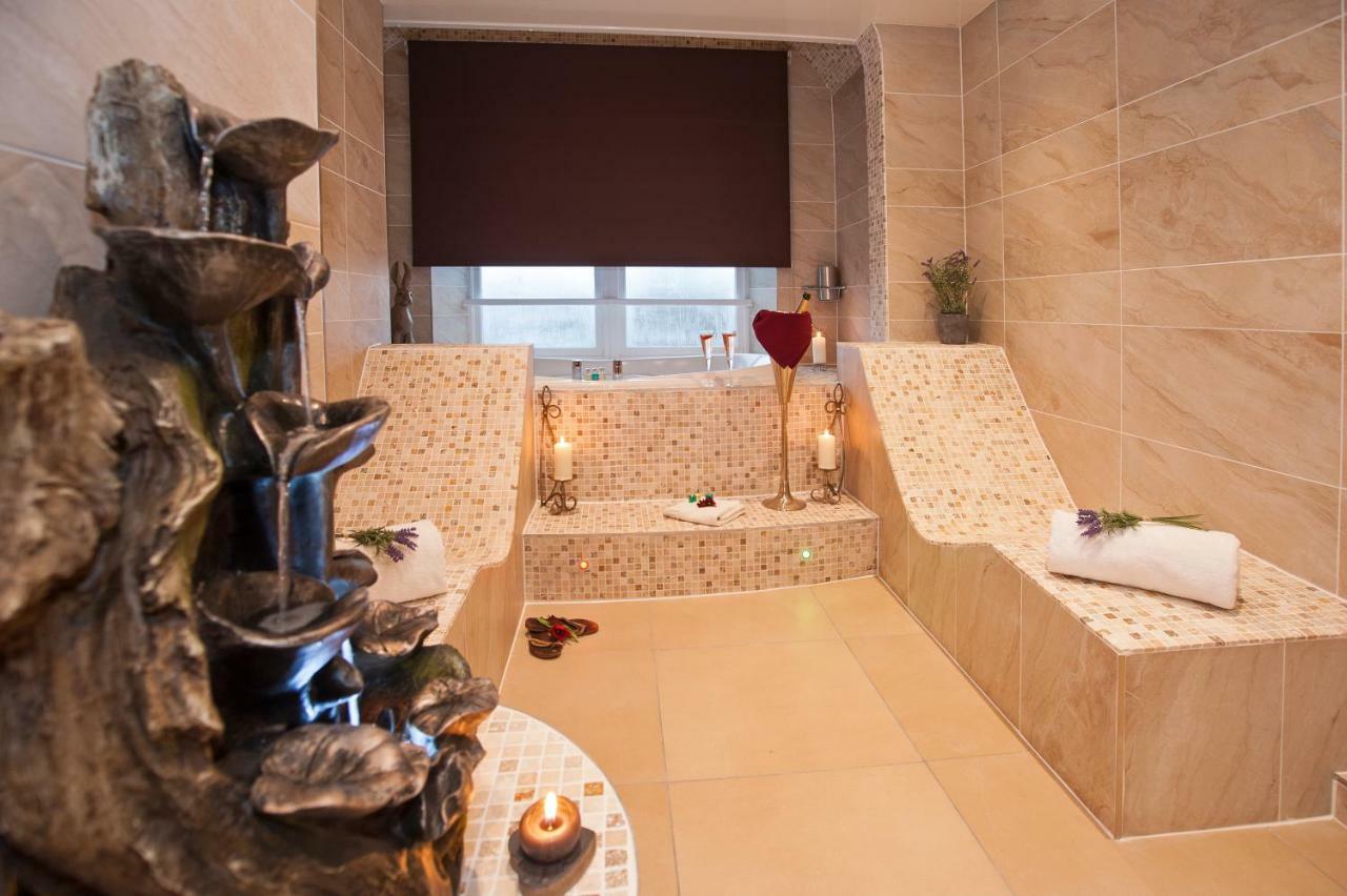 Windermere Boutique Hotel Spa Suites & Hot Tubs ภายนอก รูปภาพ